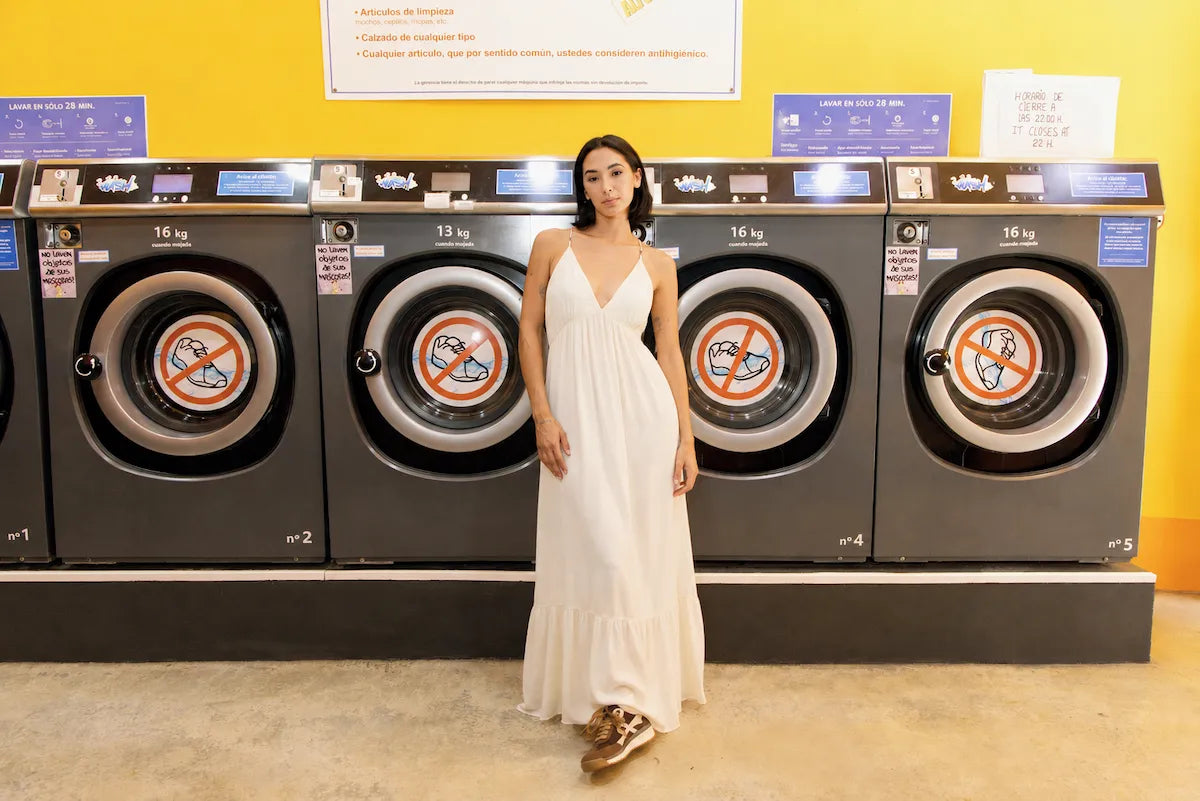Por qué las zapatillas y los vestidos forman una combinación perfecta
