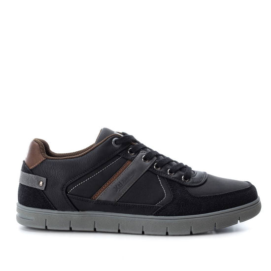 ZAPATILLA DE HOMBRE XTI BASIC 03444302